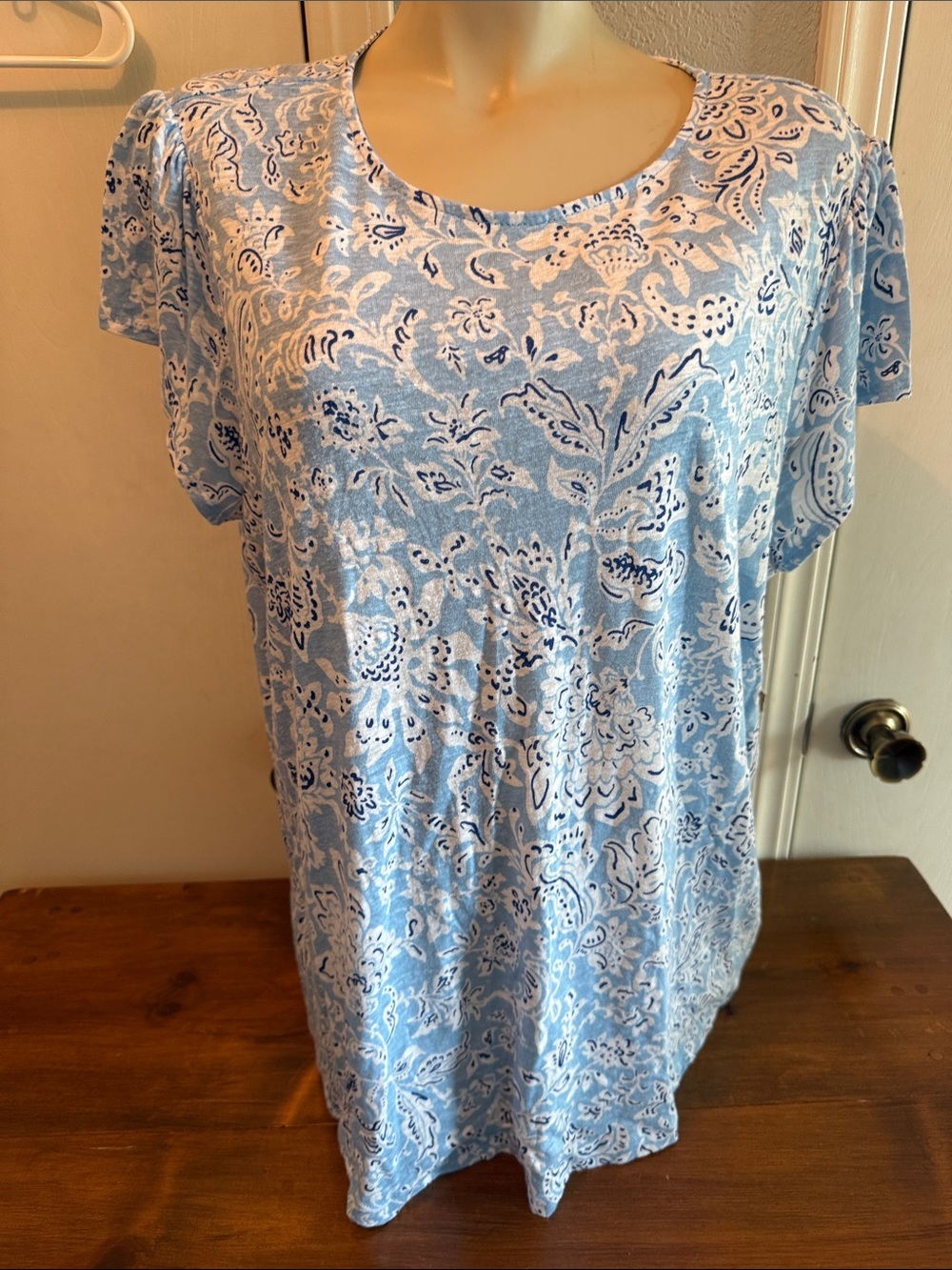 Rachel Zoe Light Blue and White Floral Scoop Neck Short Sleeve Tee